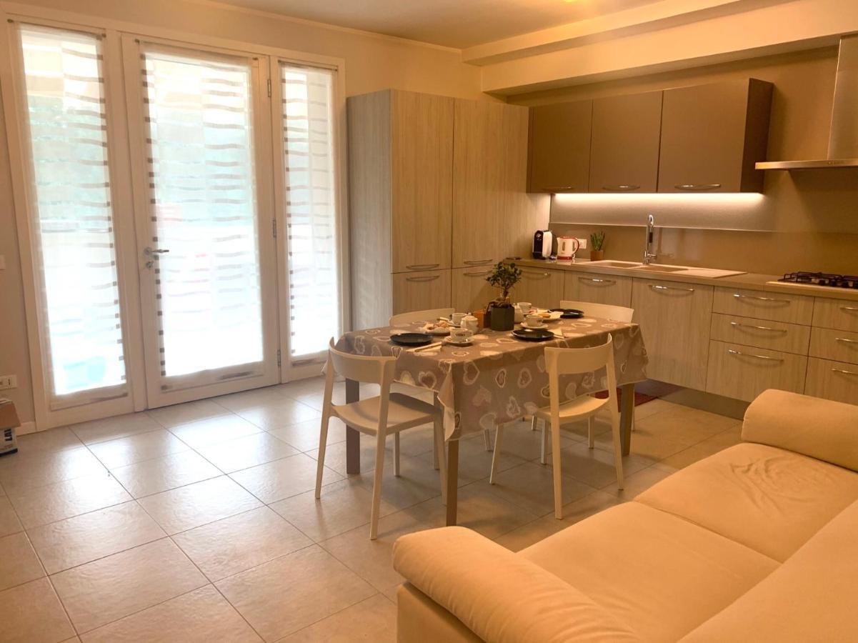 Le Noir Appartment Peschiera del Garda Buitenkant foto